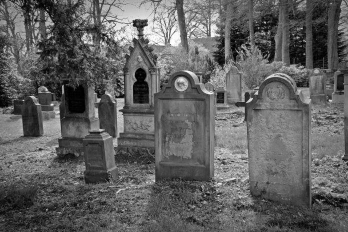 tombstone-2254390_1920